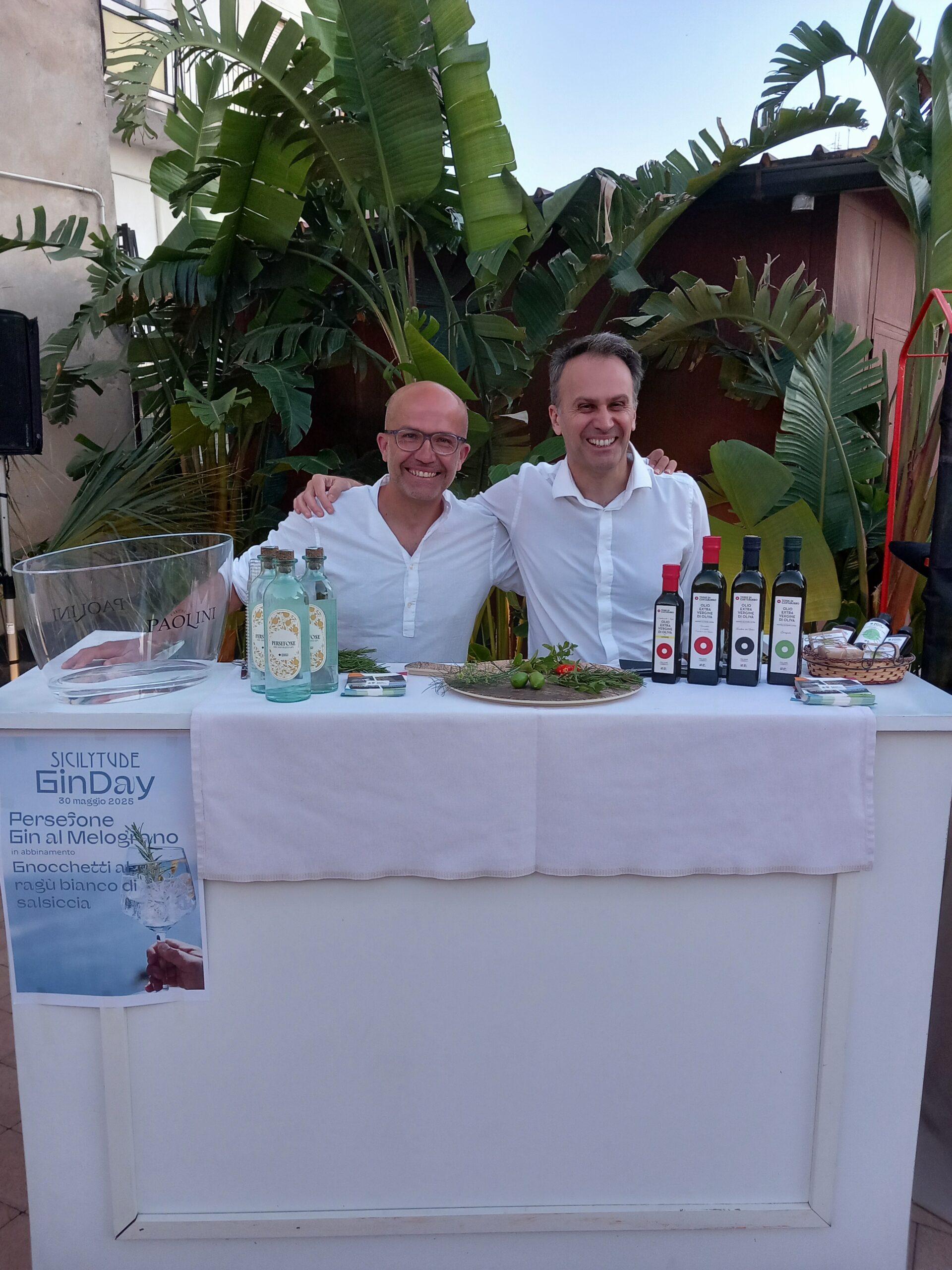 Alessandro e Fabio Mazzotta con Persefone Gin al Sicilytude Gin Day di Ribera 2025